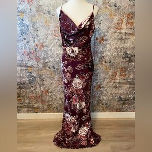 Beautiful LULUS Floor Length Maxi Gown Prom Dress Soft. Floral. Maroon. Size M
